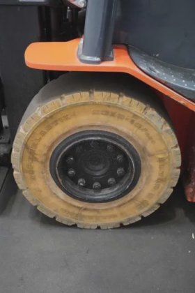 丰田四轮前装载机