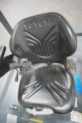 丰田四轮前装载机