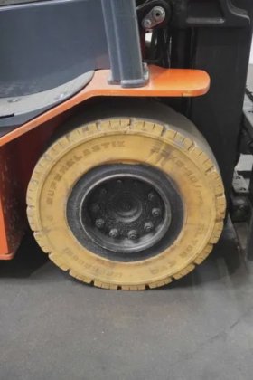 丰田四轮前装载机