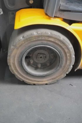 永恒力三轮前叉车