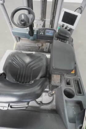 永恒力三轮前叉车