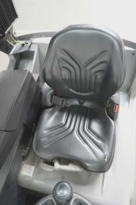 永恒力三轮前叉车