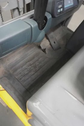 永恒力三轮前叉车