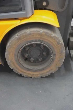 永恒力三轮前叉车