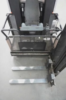 丰田高架窄通道堆垛机