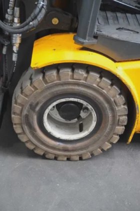 永恒力三轮前叉车