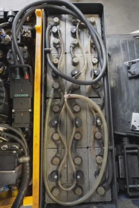 永恒力三轮前叉车