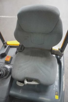 永恒力三轮前叉车