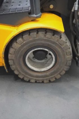 永恒力三轮前叉车