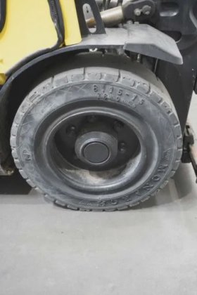 海斯特四轮前装载机