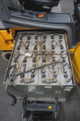 永恒力四轮前叉车