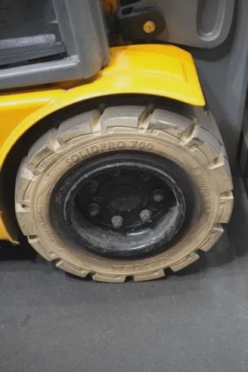 永恒力四轮前叉车