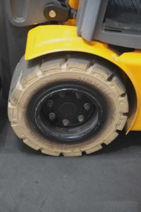 永恒力四轮前叉车