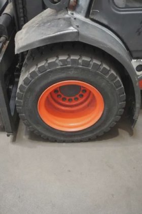 林德四轮前叉车