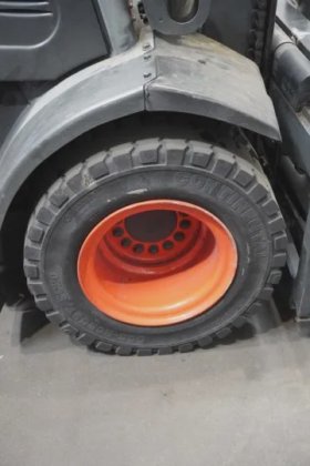 林德四轮前叉车