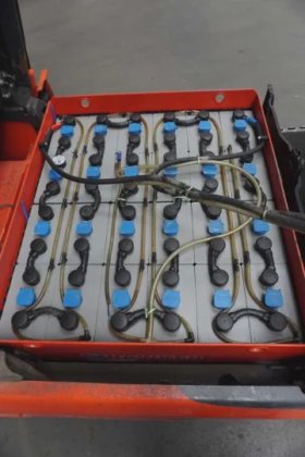 林德三轮前叉车