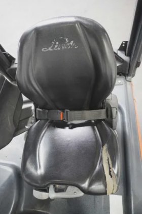 林德三轮前叉车