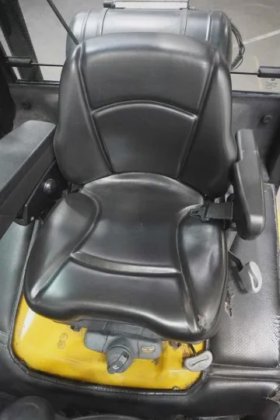 耶鲁四轮前装载机