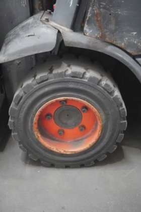 林德四轮前叉车