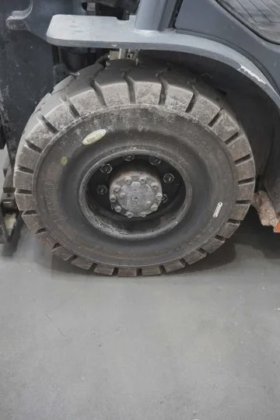 丰田四轮前装载机