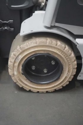 STILL 四轮前装载机