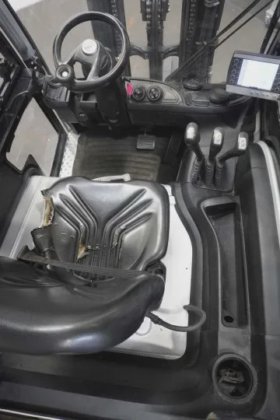 STILL 四轮前装载机