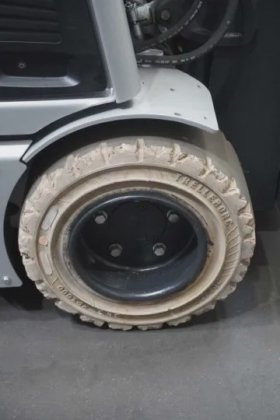 STILL 四轮前装载机