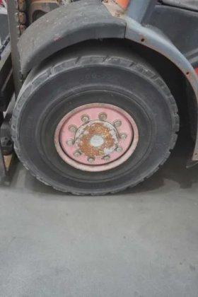 林德四轮前叉车