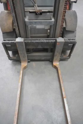 林德四轮前叉车