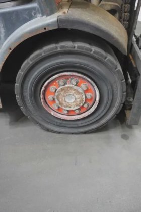 林德四轮前叉车