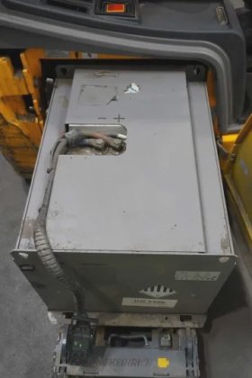 永恒力三轮前叉车