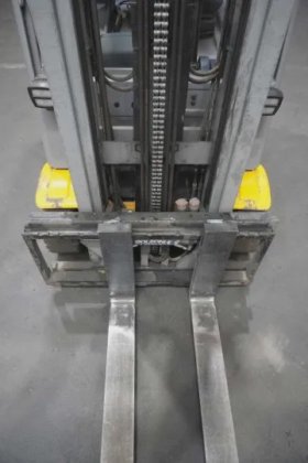 永恒力三轮前叉车