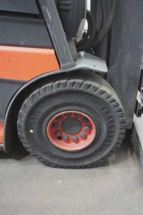 林德四轮前叉车