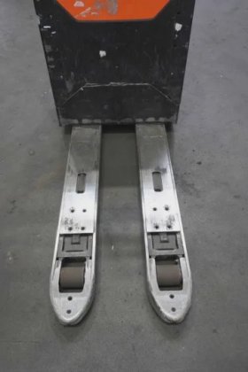 丰田低叉车驾驶室