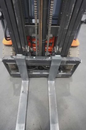 丰田三轮前装载机