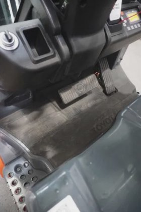 丰田三轮前装载机