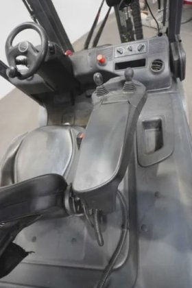 林德四轮前叉车