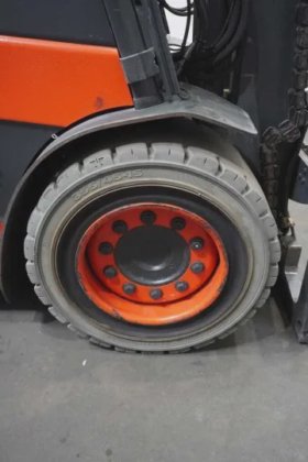 林德四轮前叉车