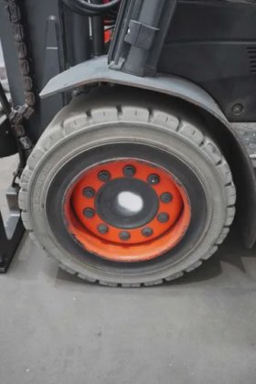 林德四轮前叉车