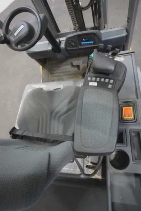 永恒力三轮前叉车