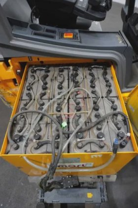 永恒力三轮前叉车