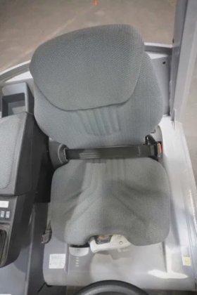 永恒力三轮前叉车