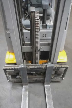 永恒力三轮前叉车