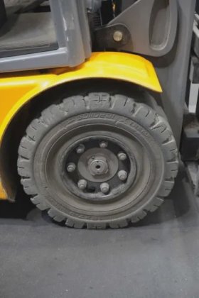 永恒力三轮前叉车