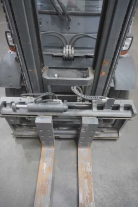 林德四轮前叉车