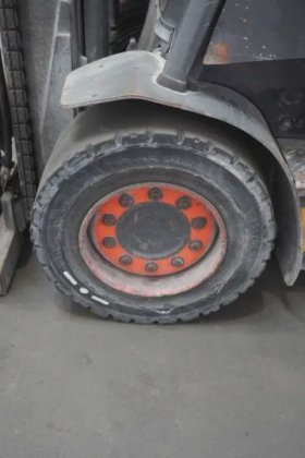 林德四轮前叉车