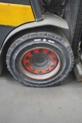 林德四轮前叉车