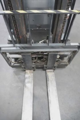 林德四轮前叉车