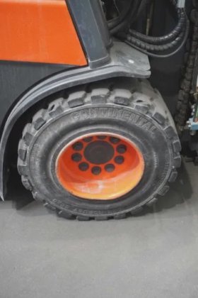 林德四轮前叉车