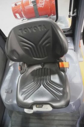 丰田四轮前装载机